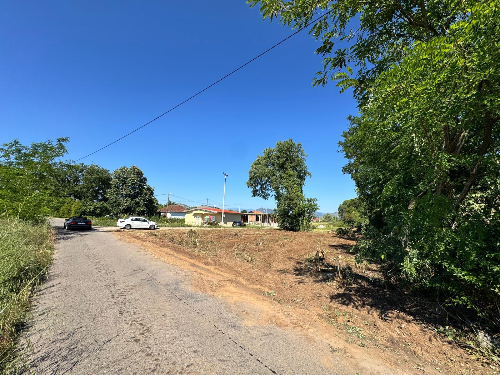 Land 1000m2 for sale in Golubovci, Zeta