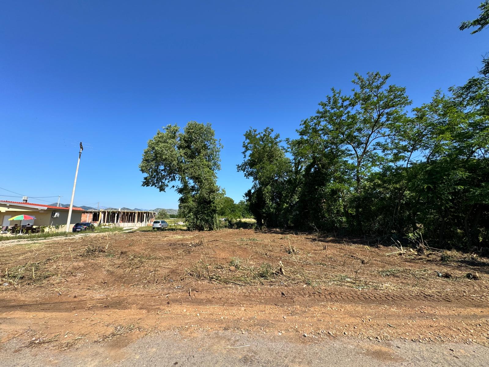 Land 1000m2 for sale in Golubovci, Zeta