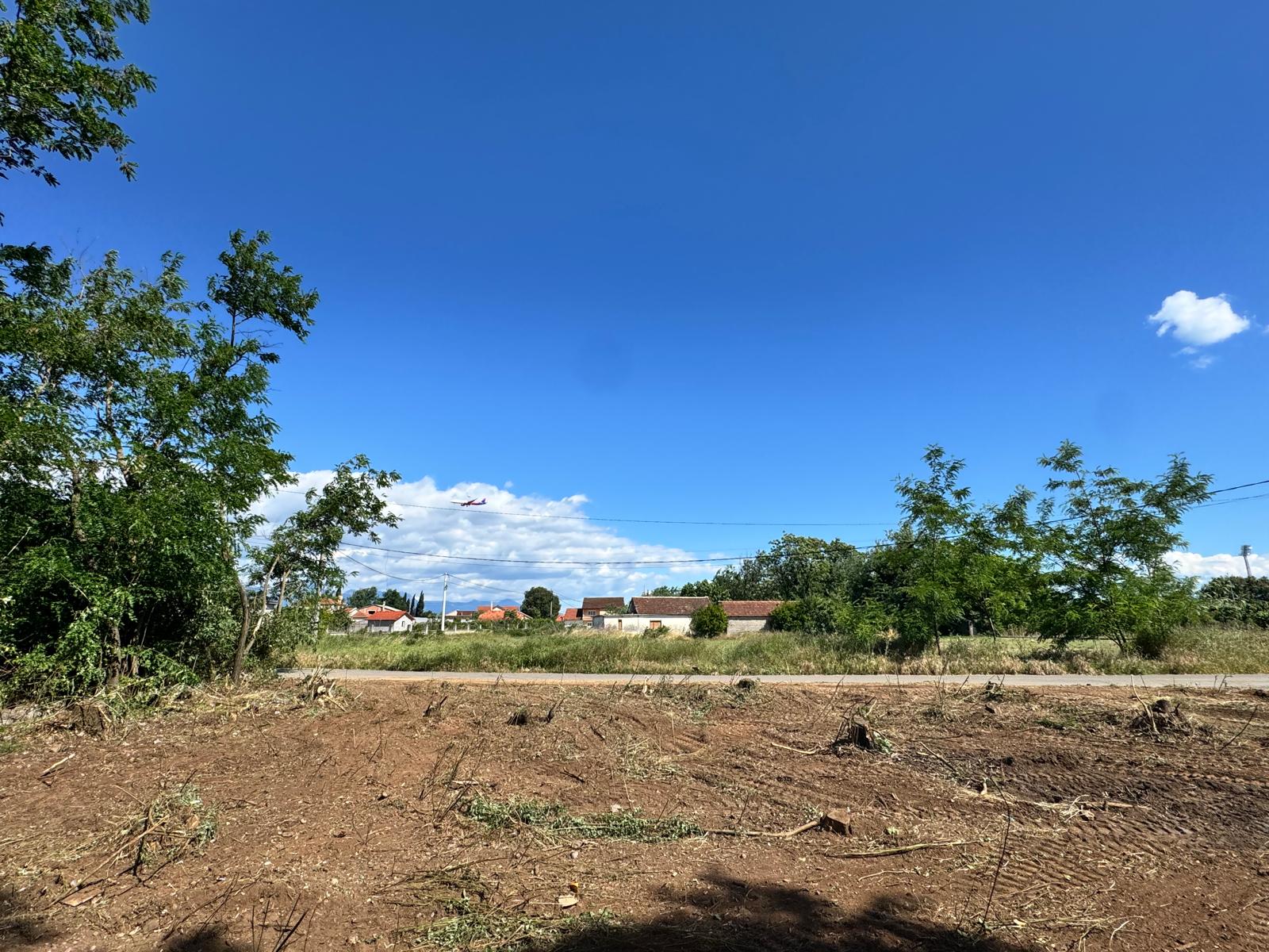 Land 1000m2 for sale in Golubovci, Zeta