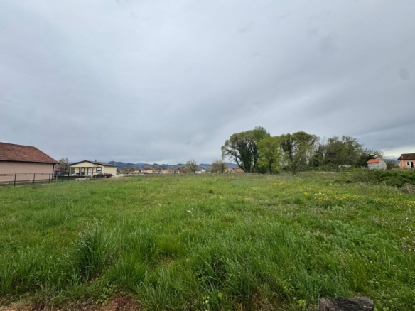 Land 1000m2 for sale in Golubovci, Zeta